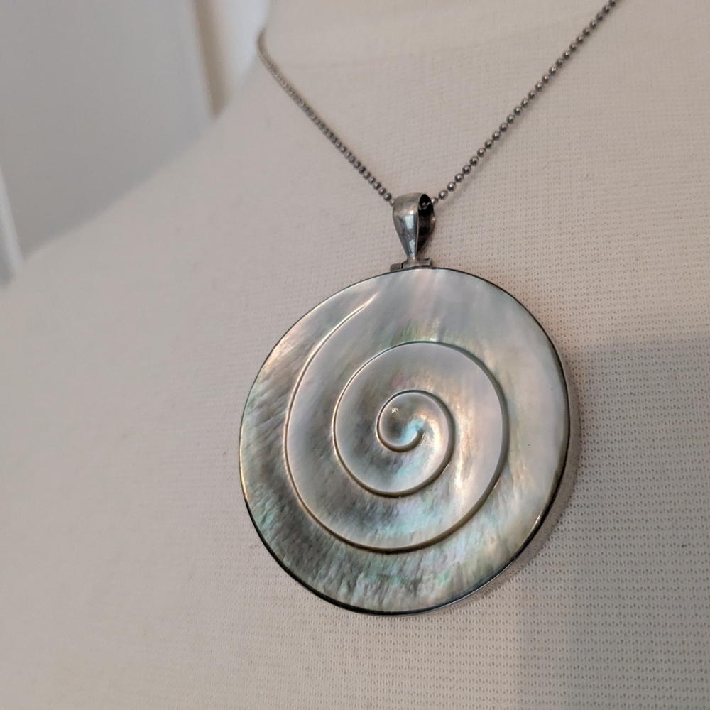Elegant Spiral Shell Pendant Necklace